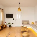 Anemos House *